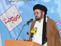 رهبر حرکت اسلامی درحال سخنرانی در دفتر نمایندگی حضرت آیت الله العظمی مکارم شیرازی درکابل