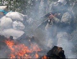 500 نفر کشته و زخمی در شرق اوکراین/ تندروها به ارتش کمک می کنند