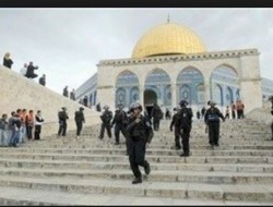 یورش وحشیانه صهیونیست ها به نمازگزاران فلسطینی در مسجدالاقصی