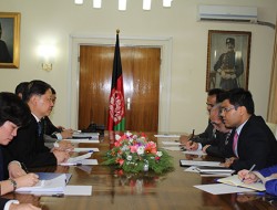 معین سیاسی وزارت امور خارجه کشورمان با نماینده خاص  چین برای افغانستان دیدار  کرد