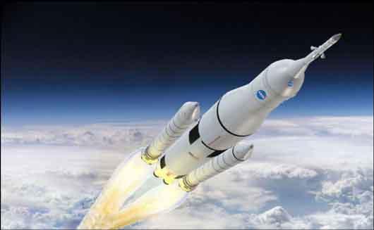 1- تصویرسازی سامانه پرتابه فضایی ناسا (SLS). شرکت بوئینگ پیمانکار اصلی مسئول ساخت سامانه‌های ارتباطی و برودتی SLS است.