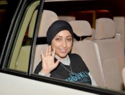 مریم الخواجه از زندان آل‌خلیفه آزاد شد/ نخستین تصویر از فعال بحرینی پس از آزادی