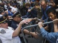 پولیس امریکا ۱۰۰ معترض را در وال استریت بازداشت کرد