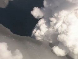 ادامه عملیات نجات کوهنوردانِ گرفتار فوران آتشفشان در جاپان