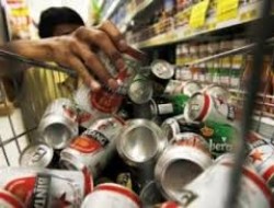 هشدار به مسئولین؛ فروش مشروبات الکلی و مواد مخدر در دکان‌های کابل