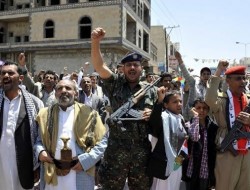 انفجار مرگبار مانع از تظاهرات یمنی‌ها نشد