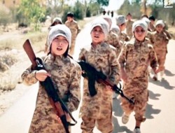 آموزش آدم کشی به کودکان قزاق در پایگاههای داعش