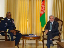 دیدار رییس اجرائیه جمهوری اسلامی افغانستان با جنرال لویید آستن قومندان فرماندهی مرکزی ارتش ایالات متحده امریکا