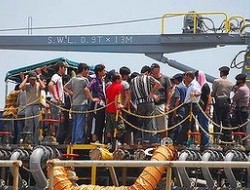 ورود یک کشتی حامل چهارصد و پنجاه مهاجر غیرقانونی دیگر به ایتالیا