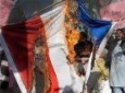 معترضان پاکستانی بیرق فرانسه را به آتش کشیدند