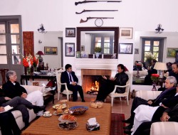 گفتگوی سفیر افغانستان در اسلام آباد با  مقامات محلی ایالت خیبرپشتونخواه در خصوص مهاجرین