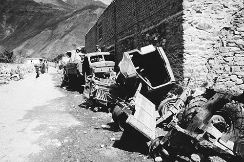 موترهای منهدم شده ارتش شوروی در روستا های شمال شرق پاکستان. فبروری 1984