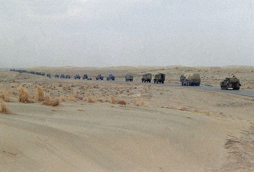موترهای ارتش سر در مسیر بازگشت به شوروی. 7 فبروری 1989