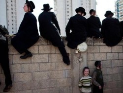 خاخام يهودی مخفيانه از زنان تصویر می گرفت