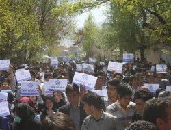 تظاهرات دانشجویان کابل برای رهایی 31 مسافر/ جامعه جهانی برای رهایی گروگان‌ها تلاش کند