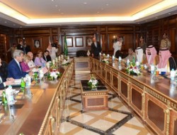 دیدار ولیعهد عربستان با جان کری / کمک 68 میلیون دالری امریکا به یمن