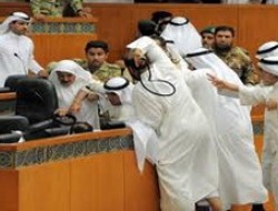 لت و کوب در پارلمان کویت بر سر یمن