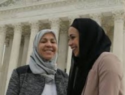 حکم دادگاه عالی امریکا به نفع یک زن با حجاب