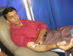 اهدای خون از سوی اعضای شبکه جامعه مدنی، برای زخمیان رخدادهای انتحاری جمعه خونین کابل