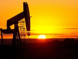 کاهش بی سابقه بهای نفت به زیر ۴۰ دالر در هر بشکه