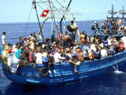 واژگون شدن قایق حامل ۴۰۰ نفر در مدیترانه