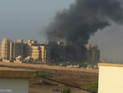 حمله موشکی به مقر دولت مستعفی یمن در عدن و کشته شدن دستکم ۲۰ نظامی امارات