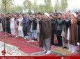 نماز ظهر عاشورا  در زیر باران رحمت -  میدان شهید مزاری غرب کابل  