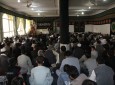 مراسم تاسوعای حسینی با حضور صد ها زن و مرد و سخنرانی حسینی مزاری در مسجد شریف نبوی غرب کابل  