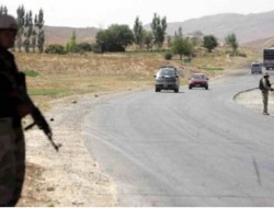 خبرکوتاه/ طالبان چندین مسافر را از شاهراه غزنی – قندهار ربودند