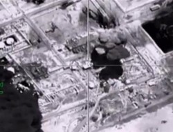 حمله هوایی سوریه به تانکرهای نفتی داعش در دیرالزور