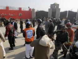 کشته و زخمی شدن بیش از ۹۰ تن در حمله طالبان به دانشگاهی در شمال غرب پاکستان