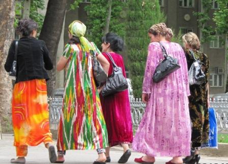 کشف حجاب ۷۰۰ زن توسط پلیس در تاجیکستان