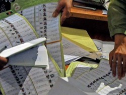 فرمان اصلاحات انتخاباتی، روی میز اشرف غنی