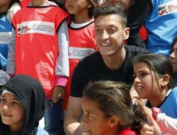 دیدار مسعود اوزیل ستاره دنیای فوتبال از پناهجویان سوری در اردن