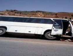 ۵۳ کشته و زخمی در پی واژگون شدن بس مسافربری در ولایت فراه