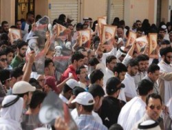 کفن‌پوشان بحرینی مقابل منزل شیخ عیسی قاسم تحصن کردند