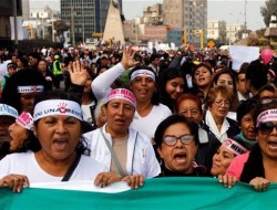 قتل ماهانه 10 زن در پرو /مردم پرو خشونت علیه زنان را محکوم کردند