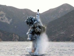 کوریای شمالی از یک زیردریایی موشک بالستیک شلیک کرد