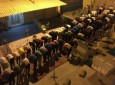 اقامه نماز صبح معترضان بحرینی در مقابل منزل «عیسی قاسم»