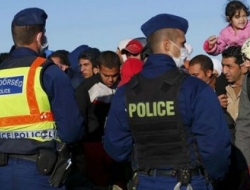 انگلیس ۲۰۰ هزار تن از مهاجرین غیر قانونی را اخراج کرد