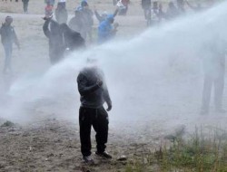 حمله پولیس فرانسه با گاز اشک آور به مهاجران