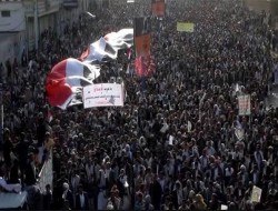 تظاهرات مردم خشمگین یمن علیه آل‌سعود در مقابل دفتر سازمان ملل در صنعا
