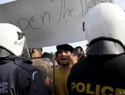 پولیس یونان و مهاجران در پی تصادف مرگبار درگیر شدند