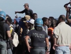 اعمال فشار ایتالیا بر اتحادیه اروپا در خصوص پناهجویان
