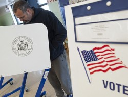 آغاز رسمی انتخابات در امریکا/ اولین رای به صندوق انداخته شد
