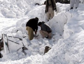 به دلیل بارش شدید برف، راه های ارتباطی شش ولسوالی در ولایت غور مسدود شد