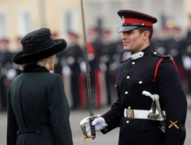 شمشیر طلایی اکادمی سلطنتی بریتانیا به یک جوان افغانستانی اهدا شد