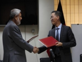 چین به ارزش ۷ میلیون ۴۳۸ دالر مواد اولیه به افغانستان کمک کرد