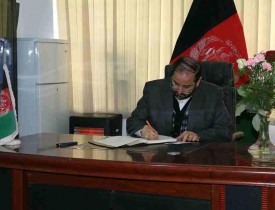 سرکنسول ایران در هرات دفتر یادبود قربانیان حملات تروریستی کابل و قندهار را امضاء کرد