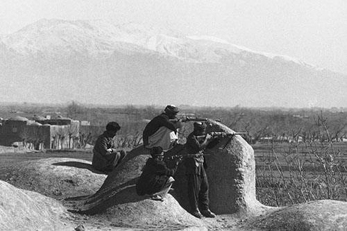 کمین سربازان اردوی مجاهدین در سر راه قوای شوروی. 15 فبروری 1980